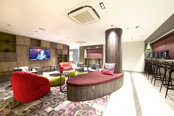 Butterfly Sofa Bean Bag in Wildberry Deluxe (Indoor)