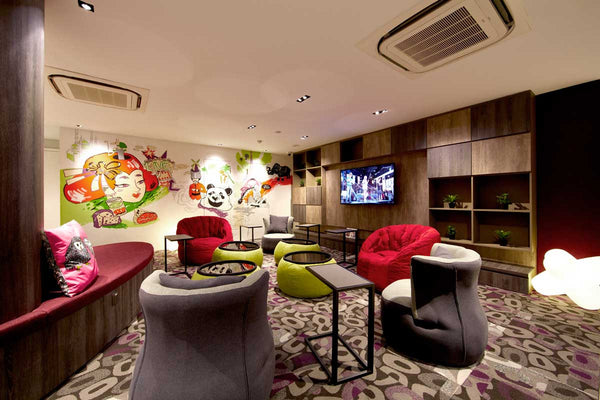 Butterfly Sofa Bean Bag in Wildberry Deluxe (Indoor)