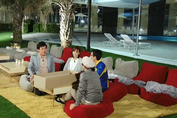 Ottoman Bean Bag in Wildberry Deluxe (Indoor)